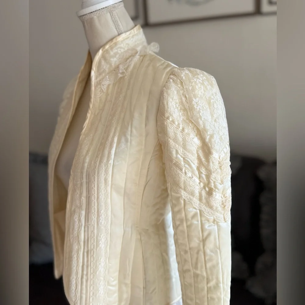 VTG Jessica's Gunne Sax Quilted Long Sleeve Satin
Lace Trim Open Prairie Jacket - Picture 4 of 16